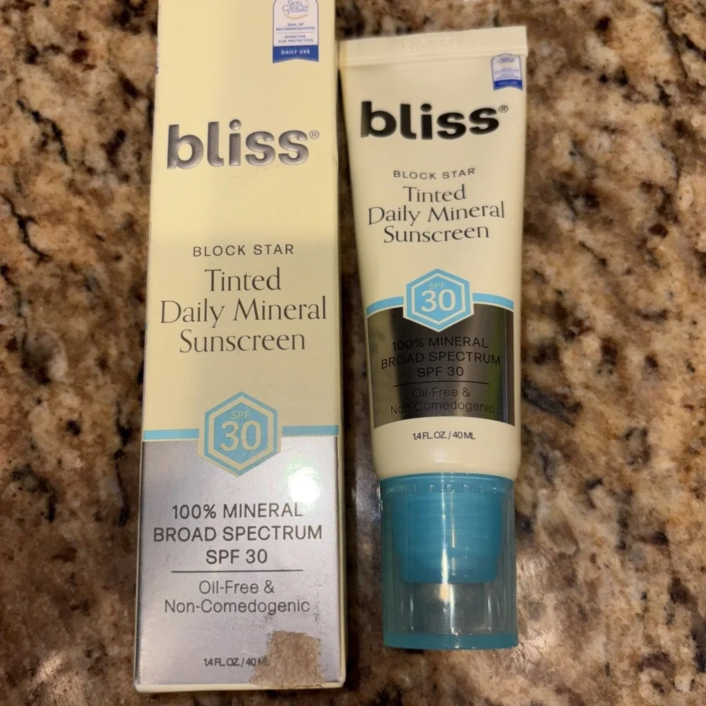Bliss Block Star SPF 30 Daily Tinted Mineral Sunscreen with‎ Zinc Oxide - All...